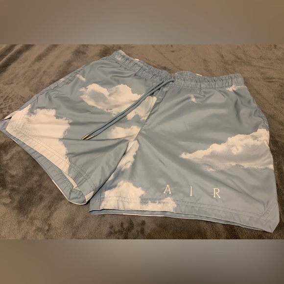 Nike Men’s Statement Poolside Shorts
Ocean Cube/White
Size L - Picture 1 of 2